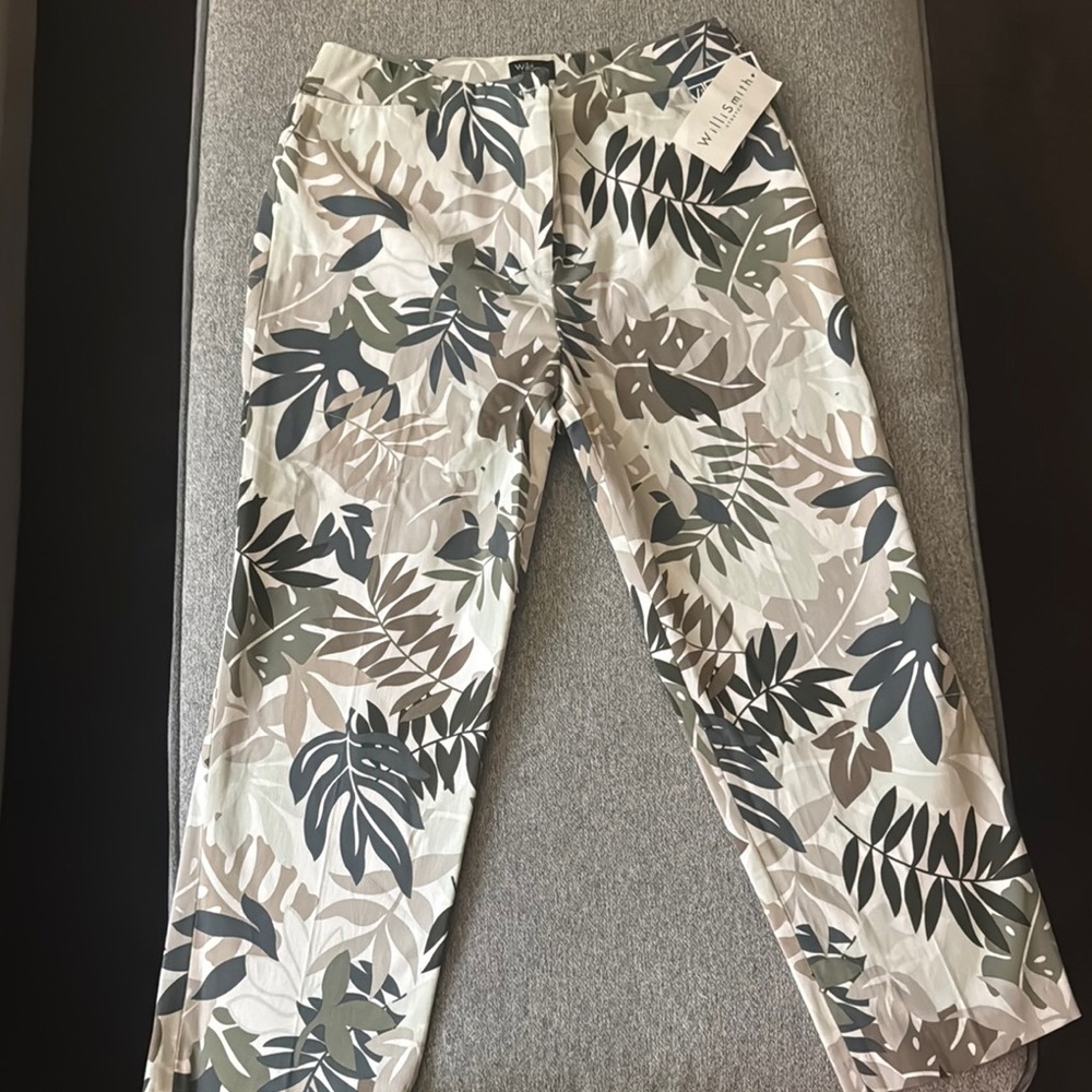 Women’s Willi Smith Stretch Tropical Print Capri Pants. Size 10 NWT. Non-Smoking